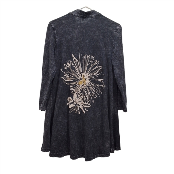 Jess & Jane Sweaters - Jess & Jane~Mineral Wash~Boho Lightweight~Knit Drape Front~Flower Print~Size MED